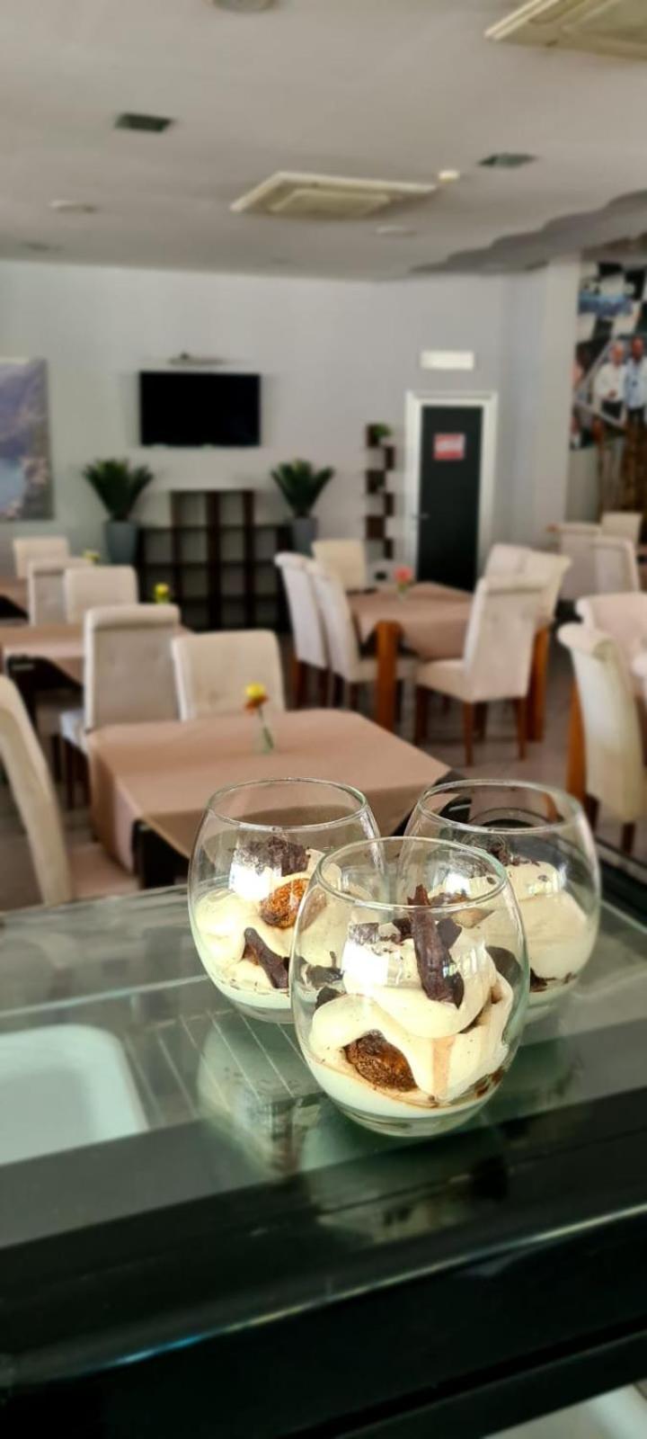 Hotel Saturday Palma Campania Extérieur photo